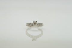 18K White Gold Engagement Ring with 0.70ct Round Center Diamond