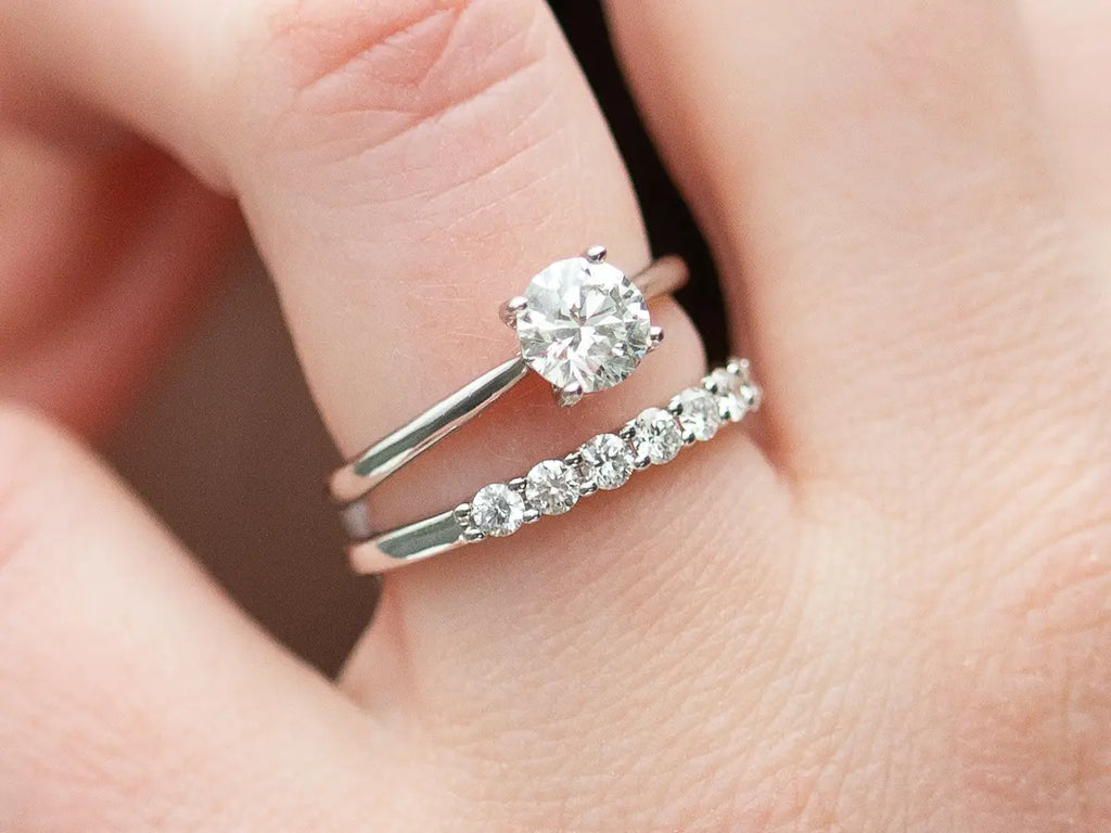 Photo of wedding band on woman's ring finger